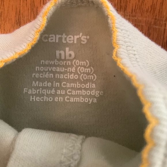 🍓3/$10 Carters Pear Print Newborn Footies - Picture 6 of 7